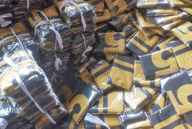 Gahumi Case-OASIS Band  Concert Custom Flags 04.jpg